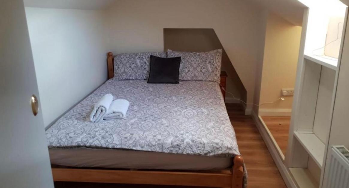 Homestay Private Bedrooms At Student Rahoon